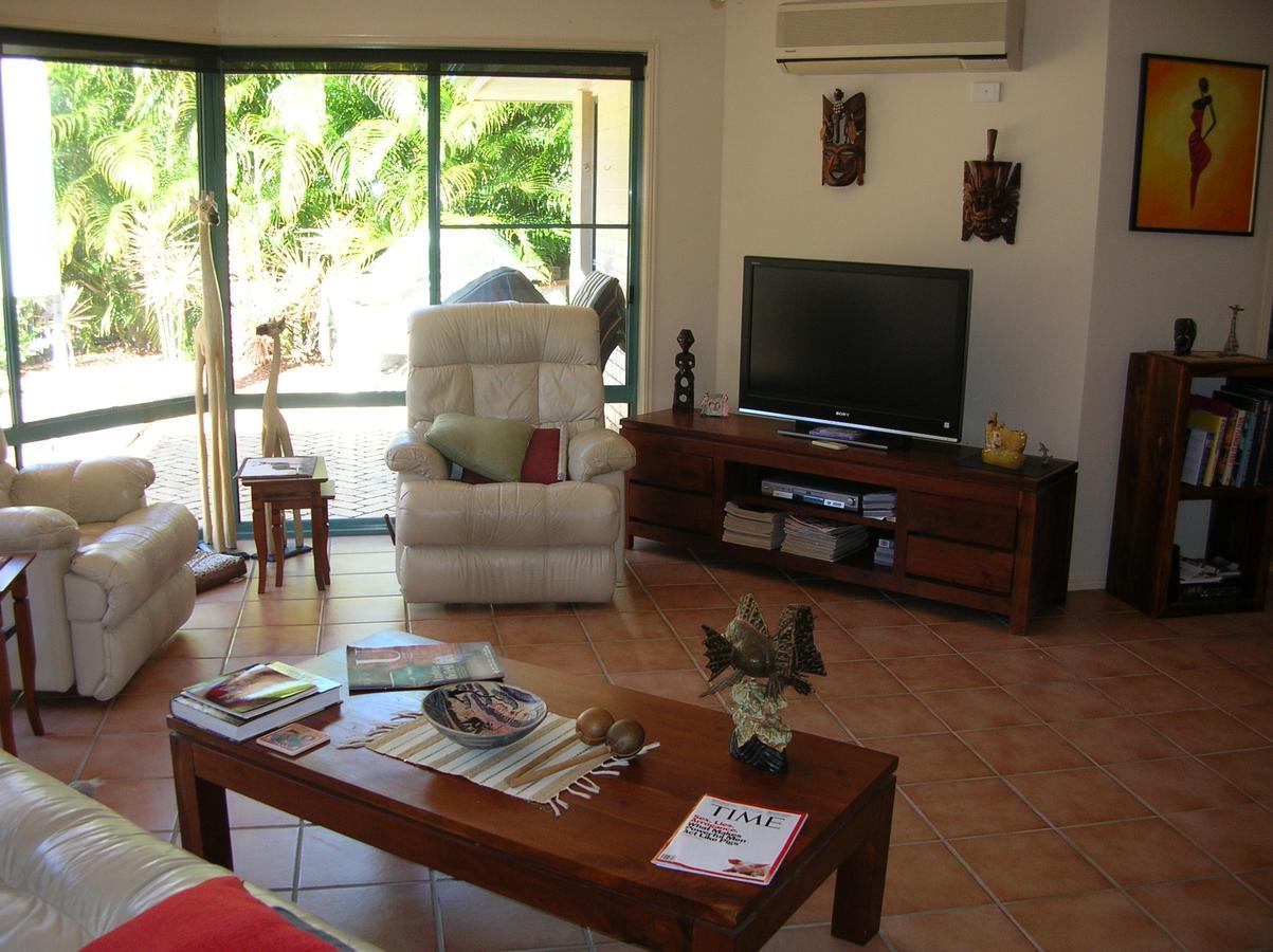 Golden Cane Bed & Breakfast Bargara Exterior photo